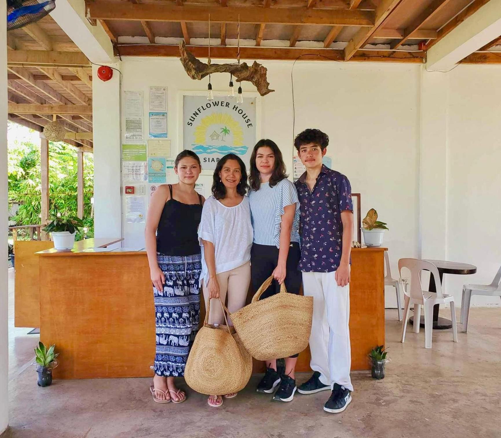 Siargao Sunflower Suites General Luna  Eksteriør billede
